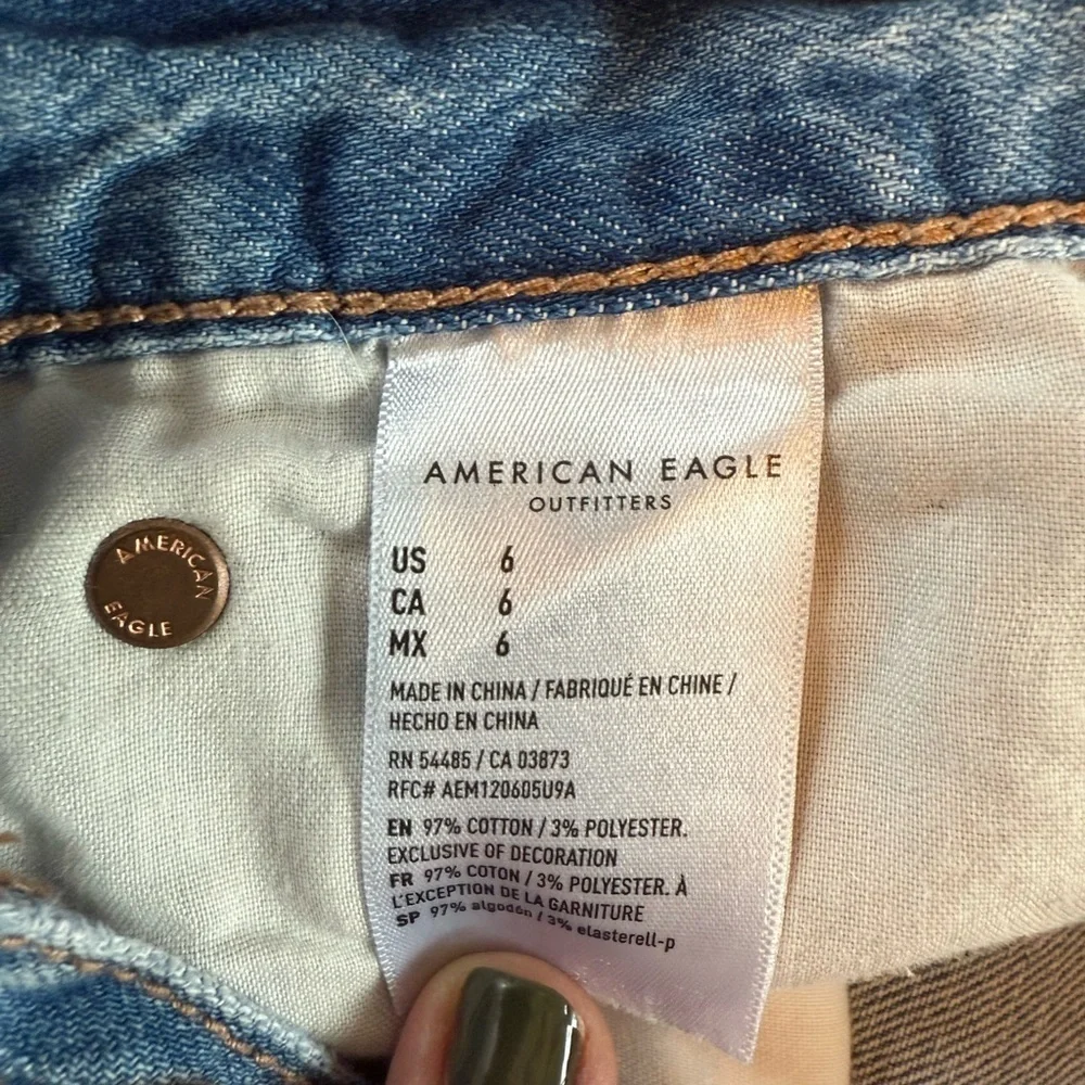 American Eagle Shorts Womens 6 Blue Jean Denim 90s Boyfriend Short Distressed